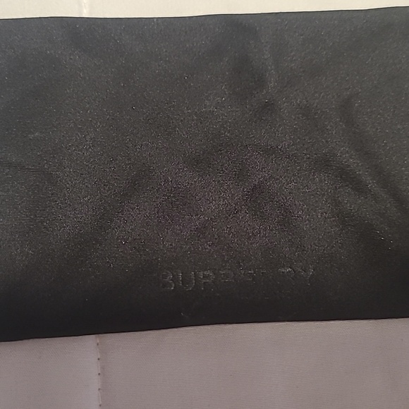 Burberry sunglass - Picture 3 of 5